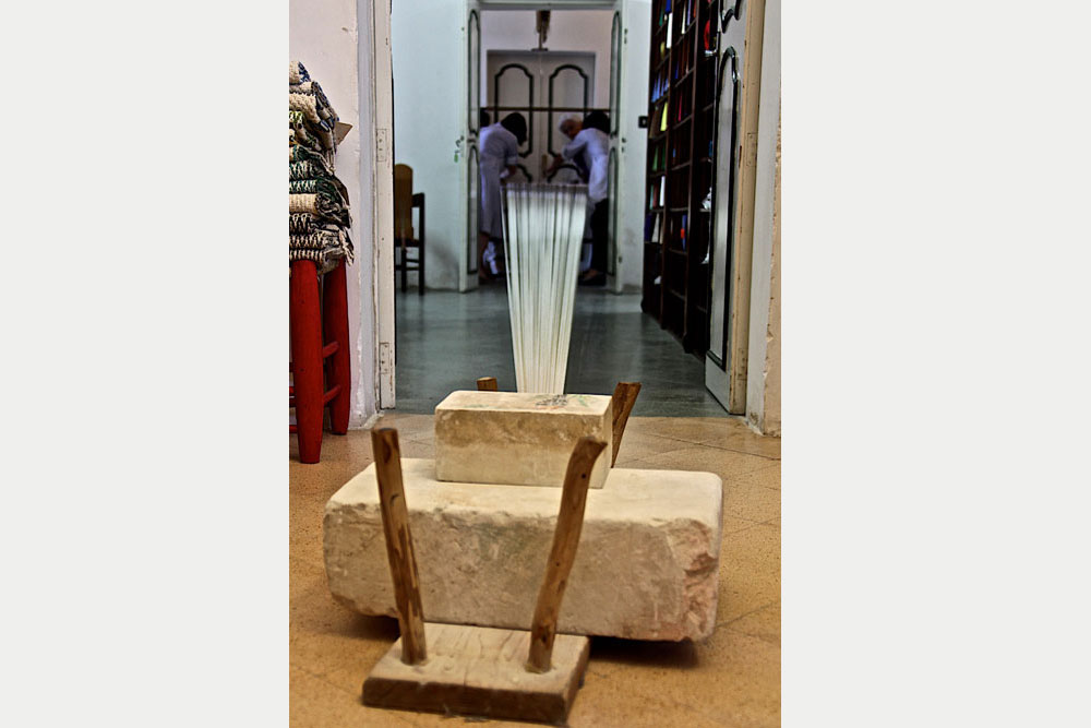 Tensioning the warp (Photo: Mauro Lovecchio)